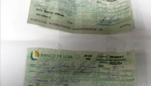 PNP incauta cientos de documentos falsos en el jirón Azángaro