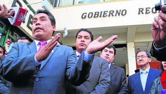 Presidente regional de Junín  atiende en la calle