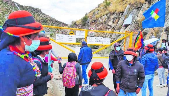 Pobladores bloquean el ingreso a la minera. Congresista Checco (FA) pide presencia del Ejecutivo en Challhuahuacho