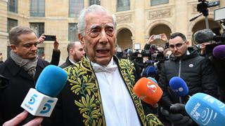 Mario Vargas Llosa entra “muy contento” a la Academia Francesa, pero no descuidará la institución española 