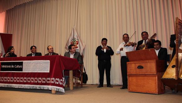 Premian a ganadores de concurso 'Su majestad el huayno'