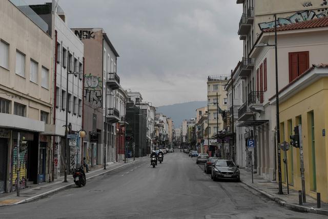Atenas era una ciudad fantasma. Las calles estaban desiertas y la circulación de automóviles era muy reducida. (Foto: AFP)