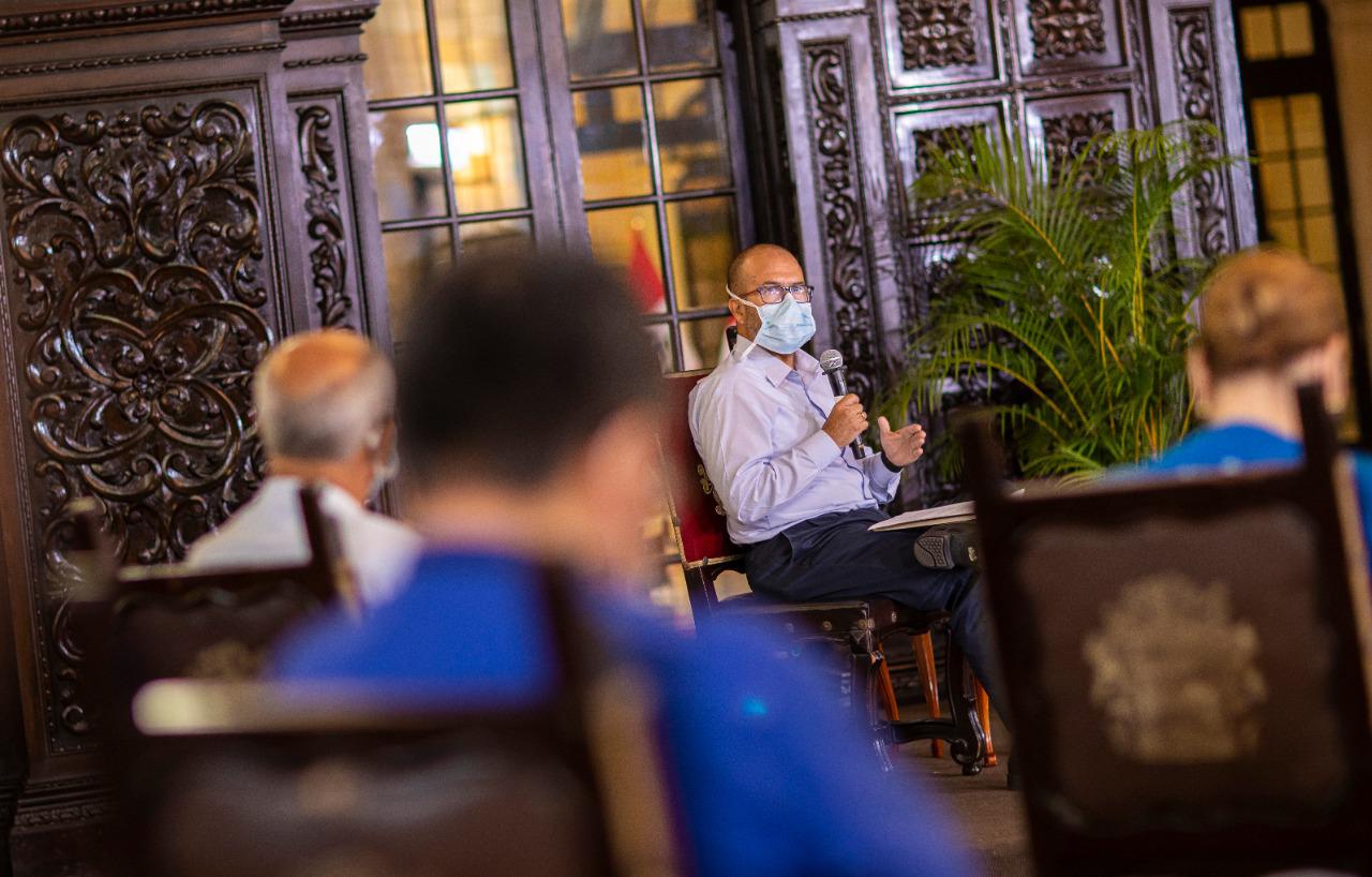 El ministro hizo el anuncio durante la conferencia de prensa en el decimotercero día del estado de emergencia y aislamiento social obligatorio. (Foto: Minsa)