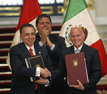 Perú firma acuerdo comercial con México