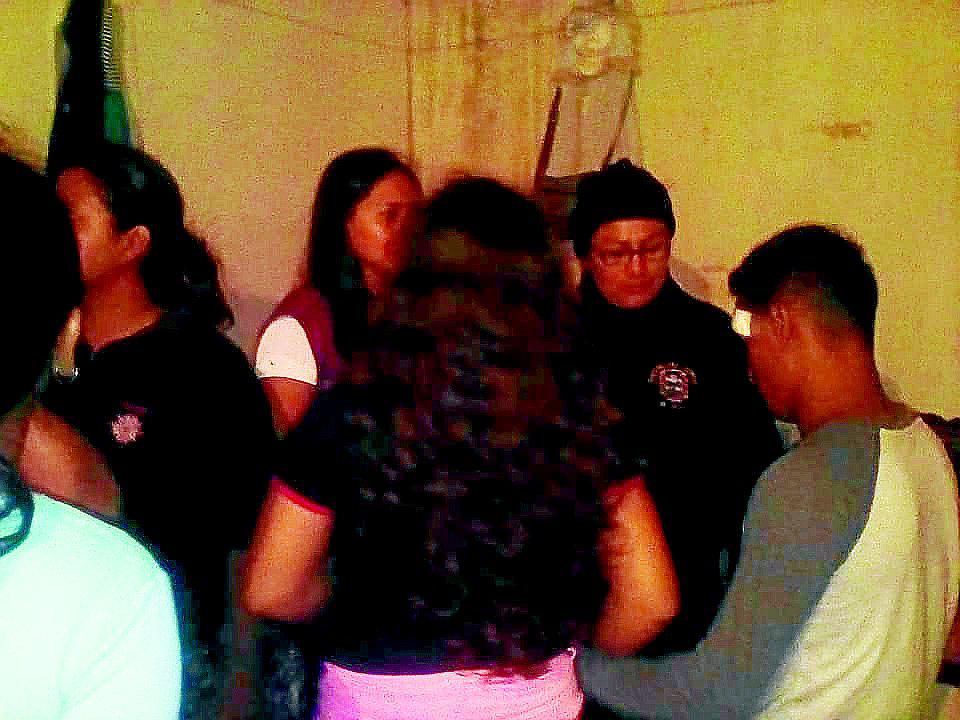 Venezolanas destrozan vivienda y agreden a toda una familia