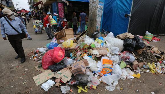 Según el alcalde de José Luis Bustamante y Rivero, son los propios comerciantes quienes dejan los residuos en las calles