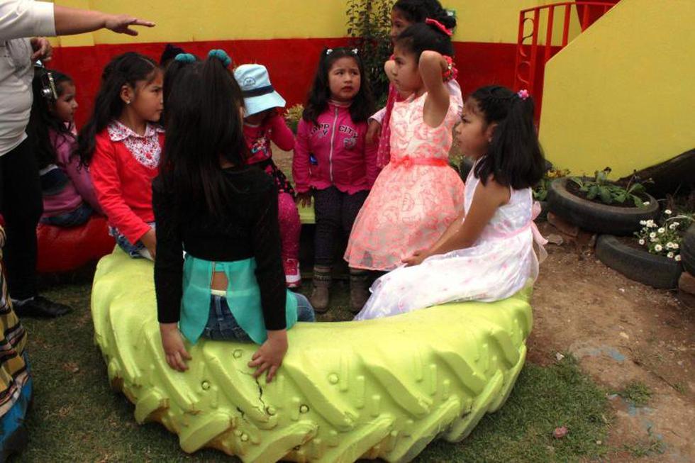 Niños fabrican sus propios juguetes con material reciclable (FOTOS)