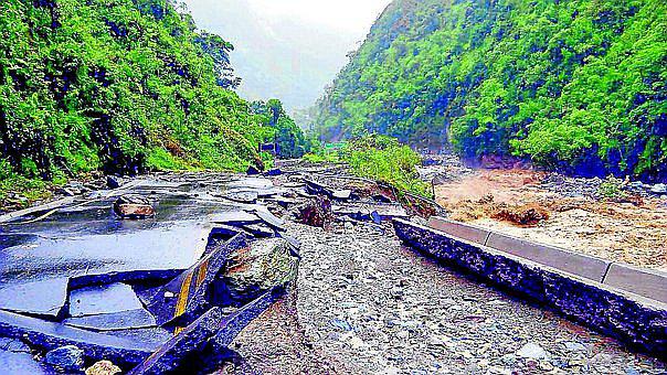 ​Ocho carreteras del país interrumpidas por huaicos y derrumbes