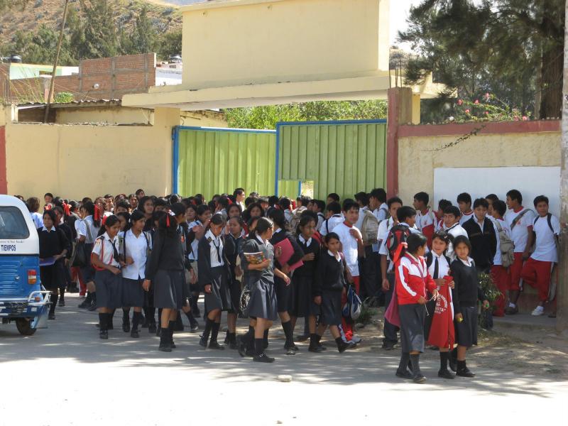 Escolares protestas contra director de la Institución Educativa César Vallejo