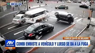 Cercado de Lima: Combi que iba a gran velocidad choca contra auto y se da a la fuga (VIDEO)