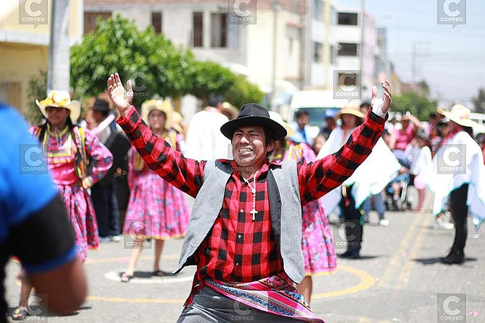 Organizan por primera vez un pasacalle de carnavales en Mariano Melgar (FOTOS)