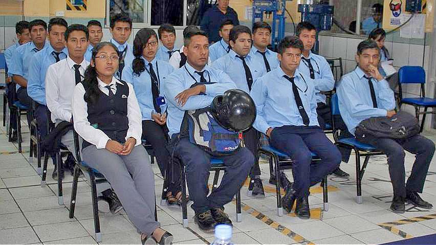 Jóvenes de escasos recursos económicos estudiarán gratis