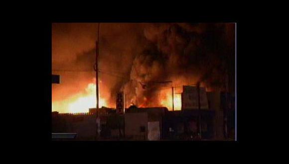 Pavoroso incendio destruye cuatro viviendas en el Callao