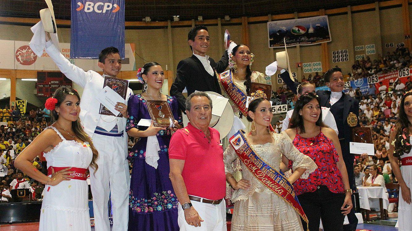 Raúl Cárpena le da título mundial de marinera a Lambayeque