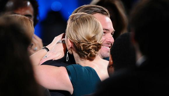 SAG Awards: Así fue el nuevo reencuentro entre Leonardo DiCaprio y Kate Winslet (VIDEO)