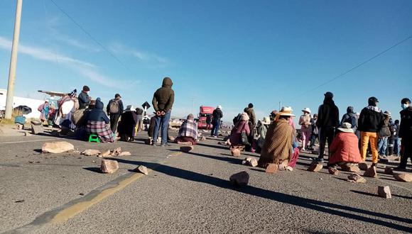 Los pobladores afectados bloquearon la carretera Puno-Juliaca. (Foto: Difusión)