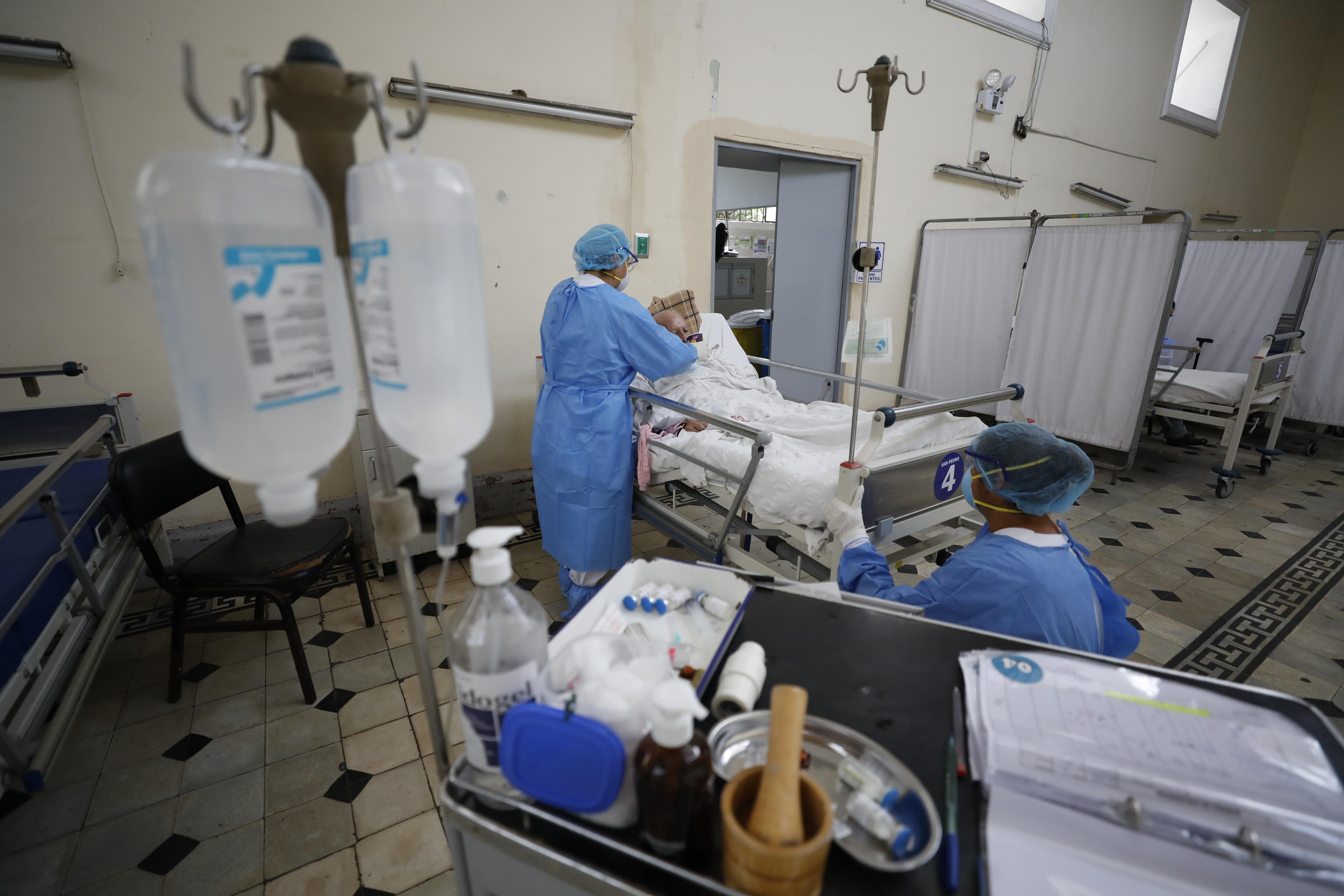 Pacientes internados por COVID-19 en los diferentes hospitales podrán mantener comunicación con sus familiares a través de videollamadas. (GEC)