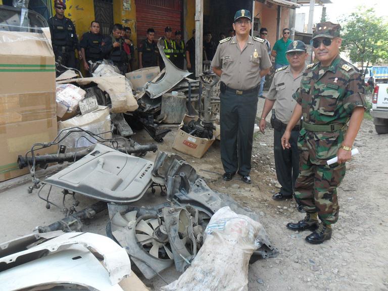 Allanan almacén con autopartes