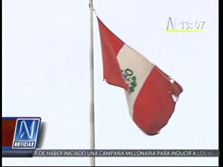 Policías cortan transmisión de Canal N cuando denunciaban que la Bandera estaba rota