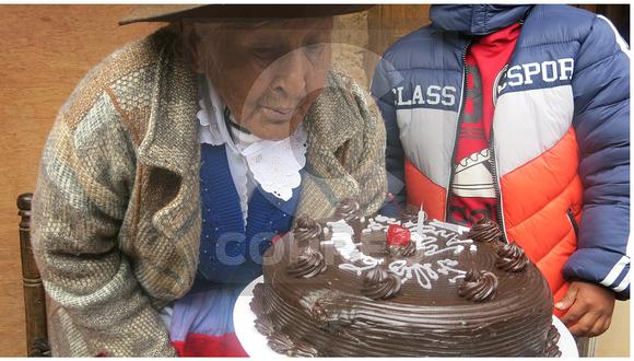 Matriarca huancavelicana cumple 108 años y lo festeja con baile y payasos (FOTOS)