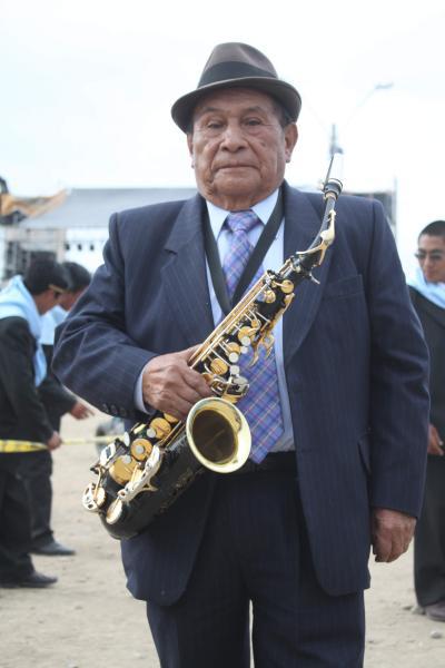 Merecido homenaje a saxofonista Julio Rosales Huatuco