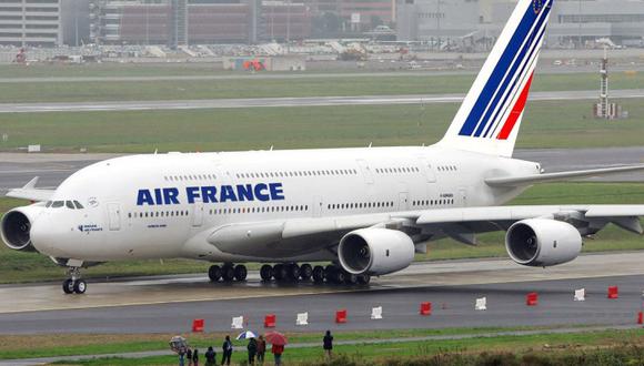 ​Francia: Hallan a niña escondida en equipaje de mano en avión