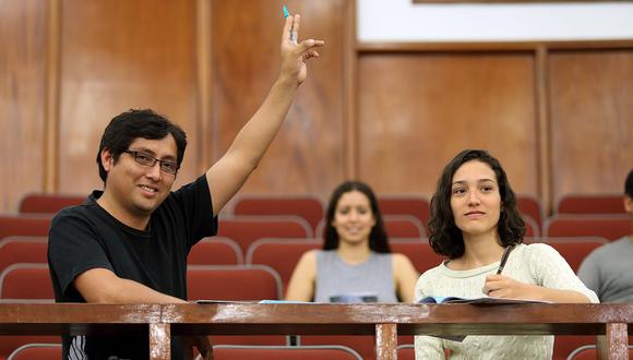 Charlas sobre promoción científica en universidad de Cusco