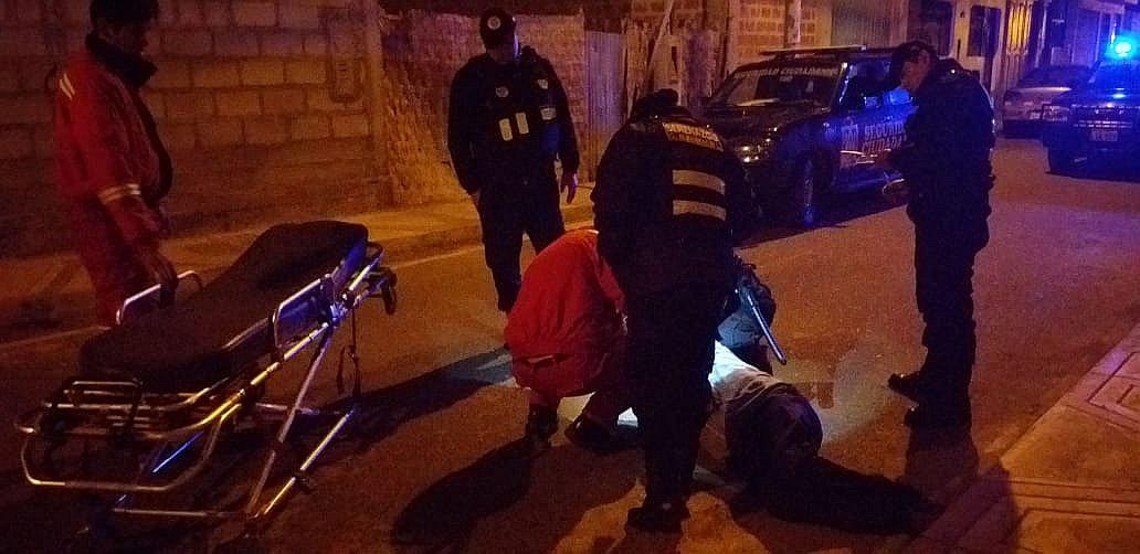 Auxilian a hombre que fue asaltado cerca a la plaza Pérez Gamboa