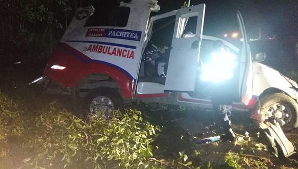 Ambulancia de Centro de Salud de Molinos cae a abismo y chofer se salva 