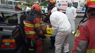 Surco: rescatan a hombre que quedó inmovilizado tras sufrir aparatoso choque (VIDEO)