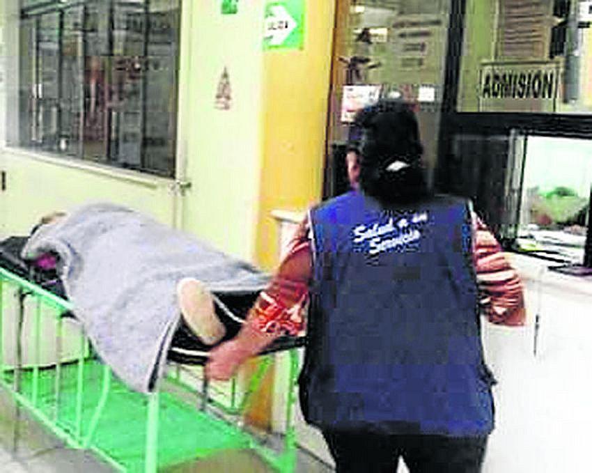 Hombre muere atragantado con un trozo de pollo en el velorio de su amigo