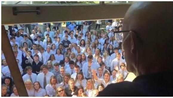 ​Facebook: Muere el profesor con cáncer al que le cantaron sus 400 alumnos (VIDEO)