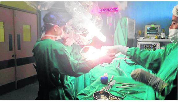 ​Con novedosa cirugía salvan a paciente con cáncer en hospital de Huancayo