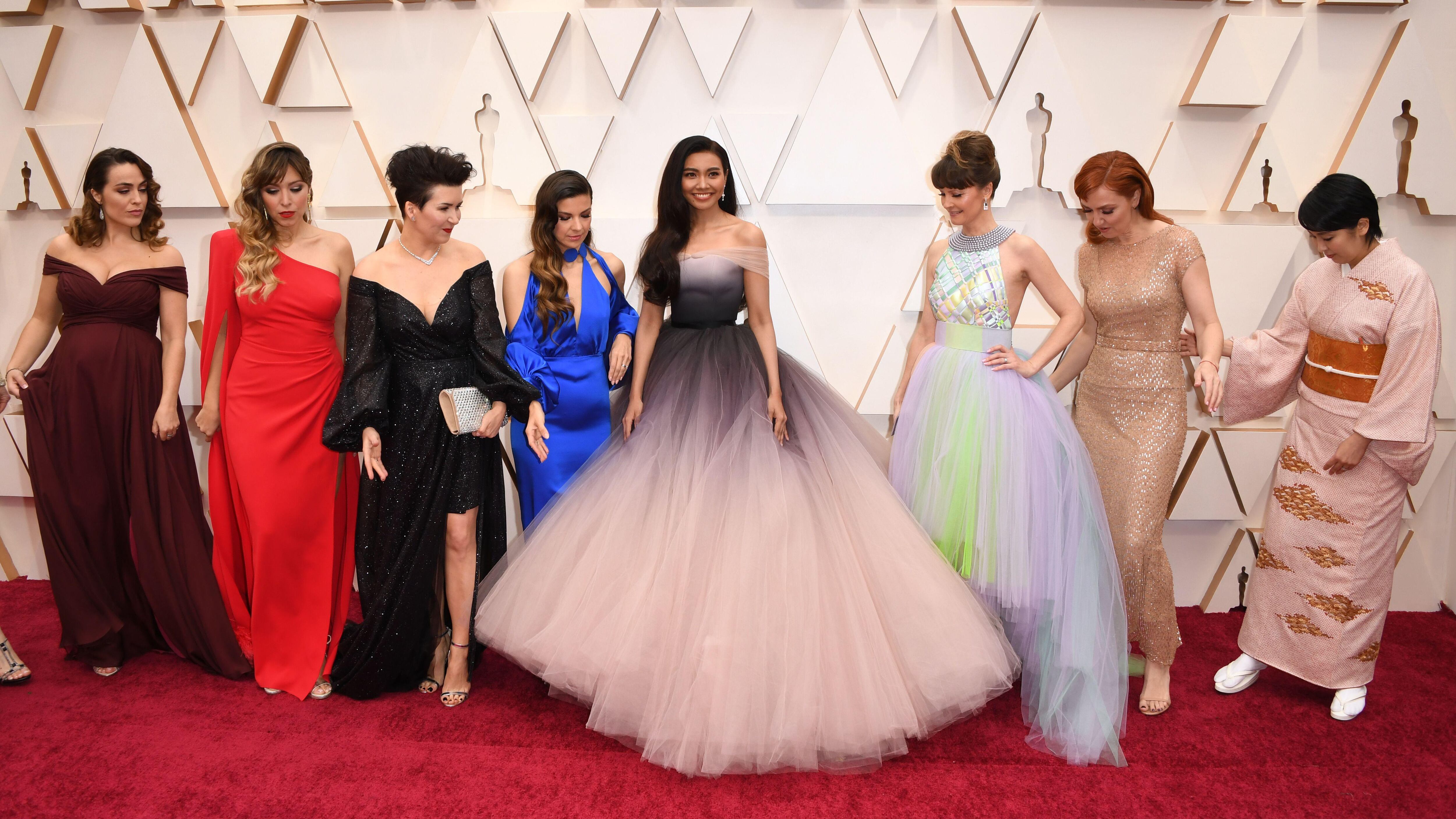 Carmen Sarahí, artista que prestó su voz a Elsa en “Frozen II”, llegó a la alfombra roja. (Foto: AFP)