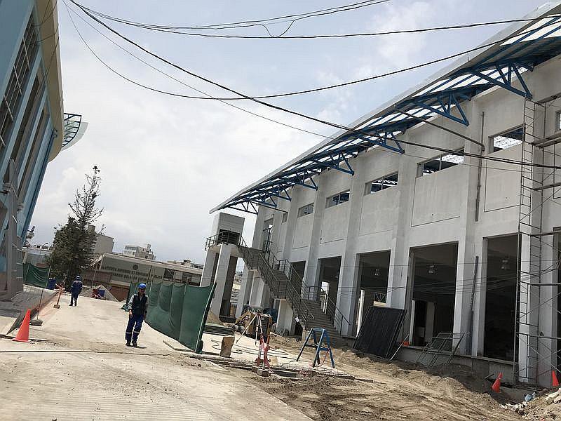 Alumnos del Honorio Delgado regresan a sus instalaciones