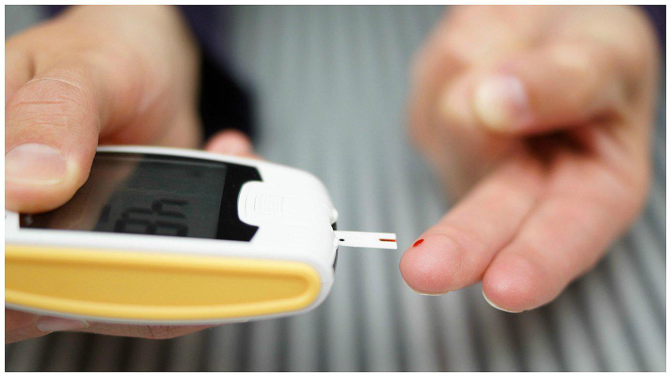 ​Pacientes con diabetes están más propensos a pérdida de dientes