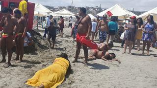 Cuerpo de salvataje PNP rescata a bañistas en playa de Mollendo 