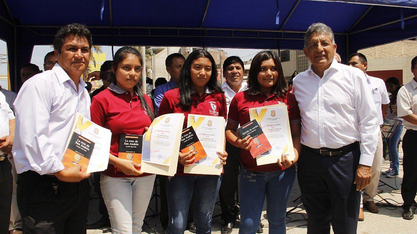 Brindan reconocimiento a 42 jóvenes porvenireños que ingresaron a la UNT