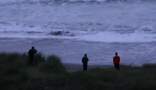 España: Continúa búsqueda de bebé peruano arrastrado por el mar (VIDEO)