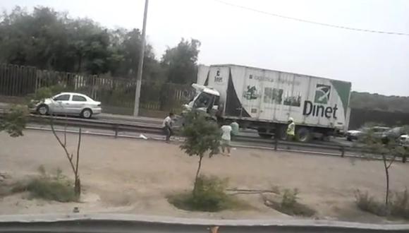 Desde WhatsApp: Accidente en autopista Ramiro Prialé (VIDEO)