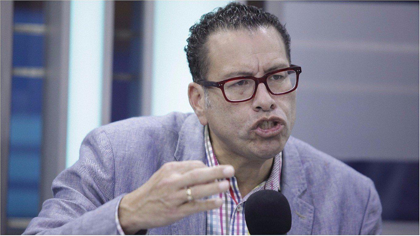 Phillip Butters hace comentario homofóbico por Igualdad de género en el Ejército