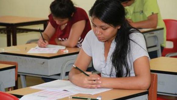 Cerca de 500 jóvenes rindieron examen para acceder a Beca Perú- Ecuador
