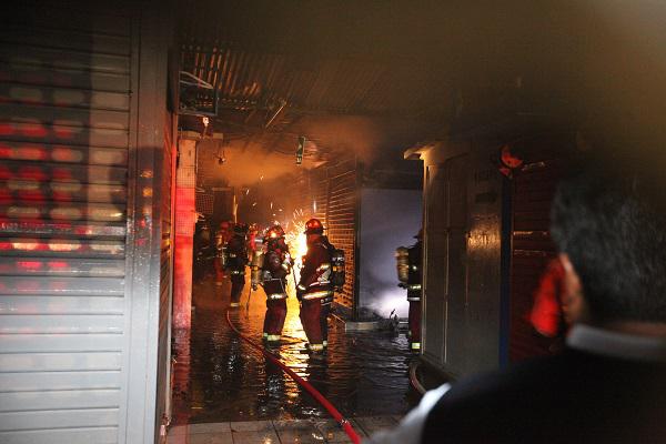 ​Incendio deja miles de soles en pérdidas en mercado de Surco