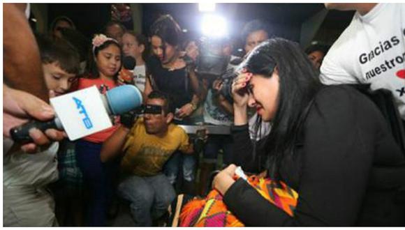 Chapecoense: azafata sobreviviente y su llanto al reencontrarse con su hijo (VIDEO)