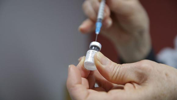 La India trata ahora de contener la propagación de la nueva variante del coronavirus ómicron, que ya suma 653 casos pese a que las infecciones generales se mantienen a la baja (Foto: Carlos JUNIOR / AFP)