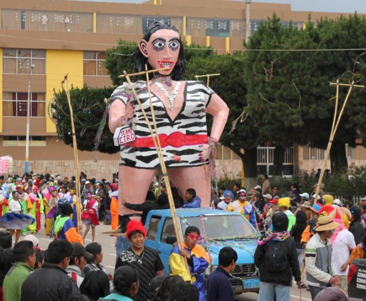 Rosario Ponce representa al "Ño Carnavalón" en fiestas de Juliaca