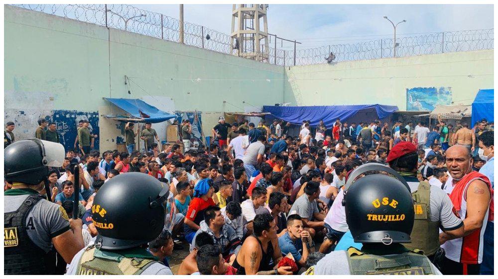 Los familiares de los reclusos manifestaron que las autoridades no les brindaron información de la lista de las víctimas mortales y heridas.