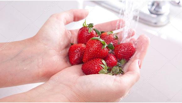 Conoce cómo lavar las fresas correctamente y eliminar los parásitos 