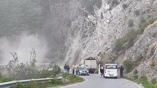 Ayacucho: conductores varados tras derrumbe de cerro y caída de piedras en Llaccani | VIDEO 
