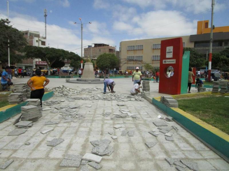 Llueven críticas por demolición de Plaza de Armas en Sechura